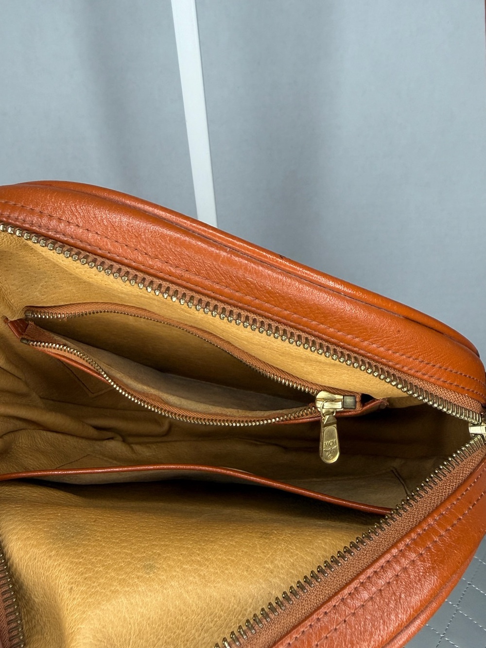 MCM Vintage Suzy Wong Circle Bag - Picture 11 of 13